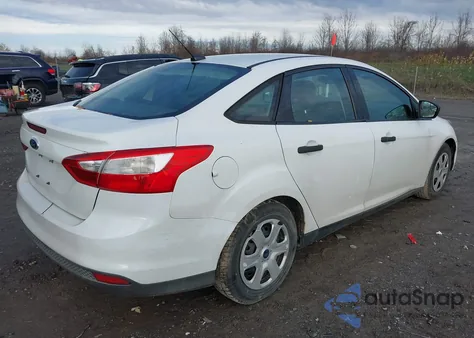2014 Ford Focus S из США, поврежденный, VIN 1FADP3E22EL393164